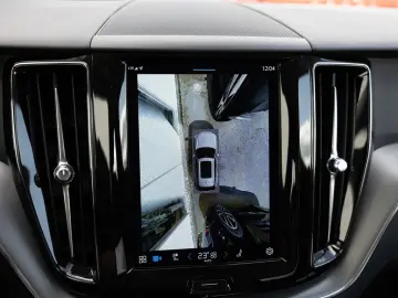 XC60 B4 Momentum Pro AWD SHZ NAVI AHK FACEL. LED