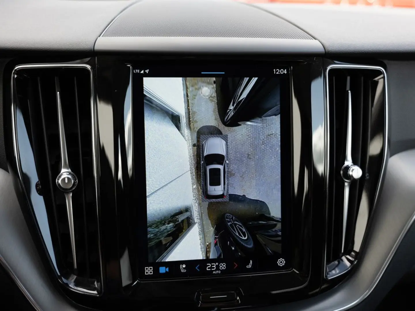 XC60 B4 Momentum Pro AWD SHZ NAVI AHK FACEL. LED