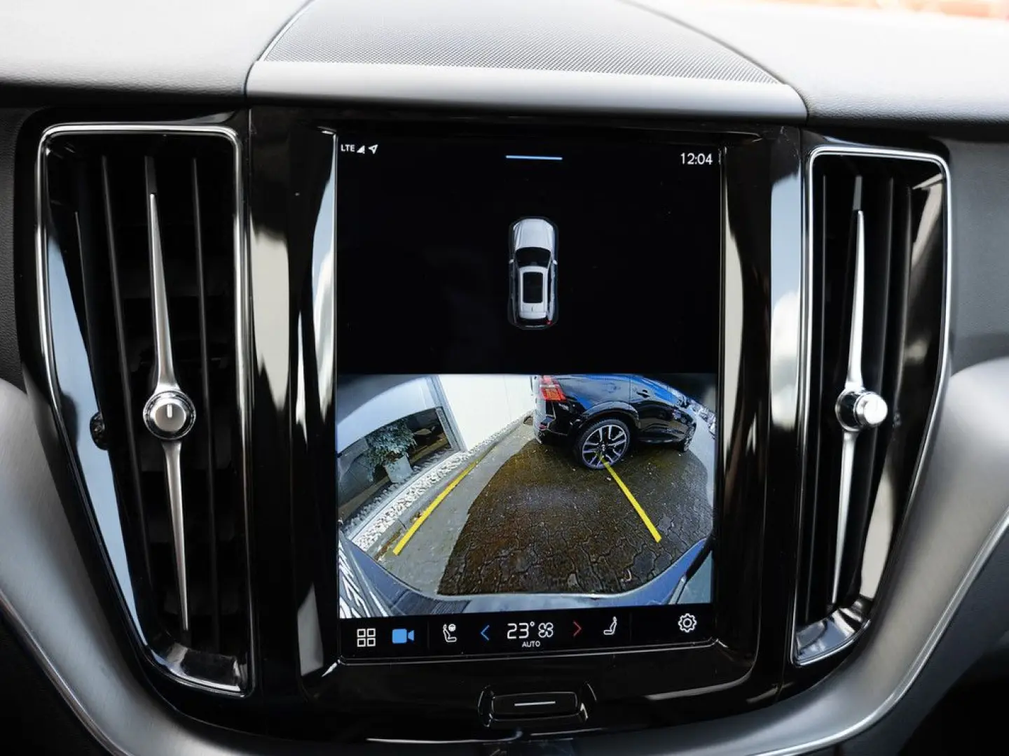 XC60 B4 Momentum Pro AWD SHZ NAVI AHK FACEL. LED