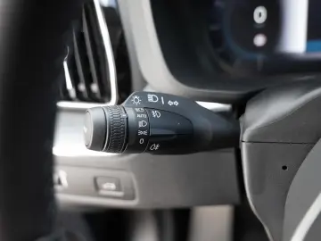 XC60 B4 Momentum Pro AWD SHZ NAVI AHK FACEL. LED