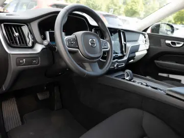 XC60 B4 Momentum Pro AWD SHZ NAVI AHK FACEL. LED