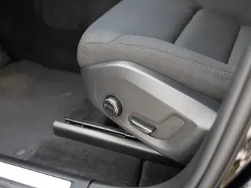 XC60 B4 Momentum Pro AWD SHZ NAVI AHK FACEL. LED