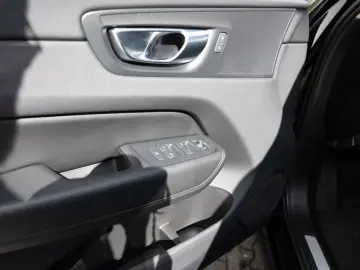 XC60 B4 Momentum Pro AWD SHZ NAVI AHK FACEL. LED
