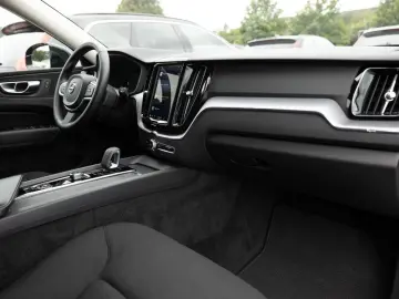 XC60 B4 D AWD Core aus 1.Hand SHZ AHK FACEL. LED