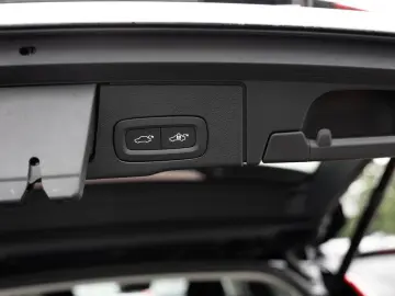 XC60 B4 D AWD Core aus 1.Hand SHZ AHK FACEL. LED