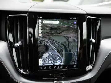 XC60 B4 D AWD Core aus 1.Hand SHZ AHK FACEL. LED