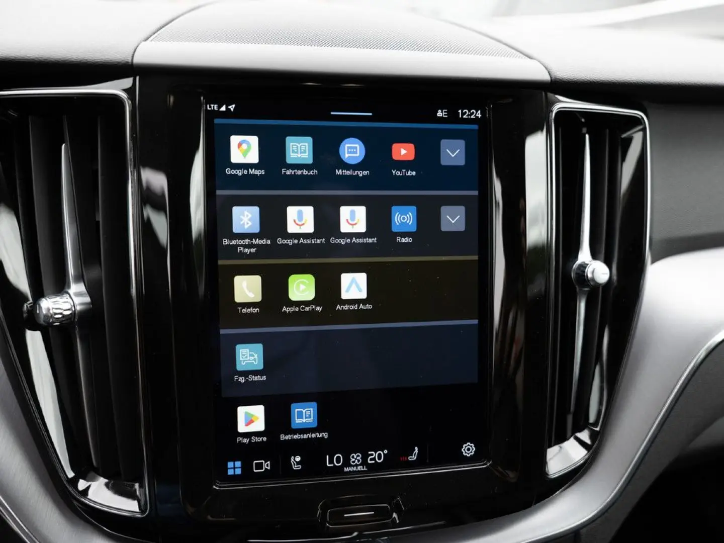 XC60 B4 D AWD Core aus 1.Hand SHZ AHK FACEL. LED