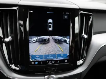 XC60 B4 D AWD Core aus 1.Hand SHZ AHK FACEL. LED