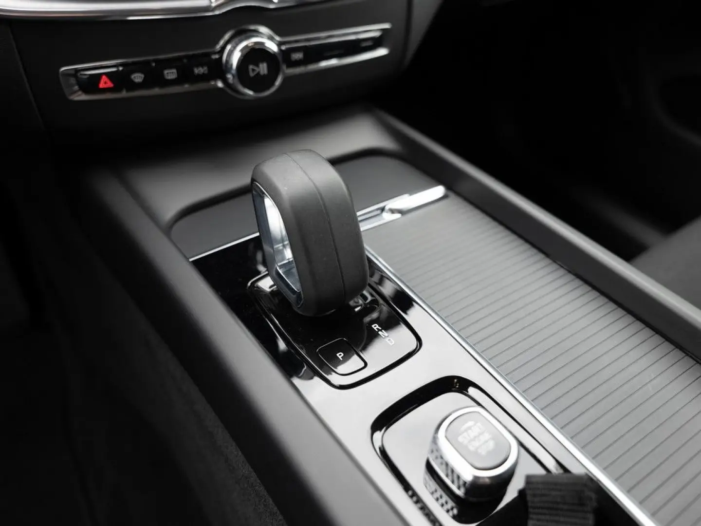 XC60 B4 D AWD Core aus 1.Hand SHZ AHK FACEL. LED