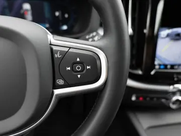 XC60 B4 D AWD Core aus 1.Hand SHZ AHK FACEL. LED