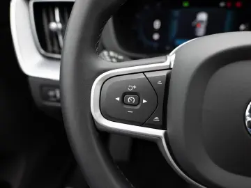 XC60 B4 D AWD Core aus 1.Hand SHZ AHK FACEL. LED
