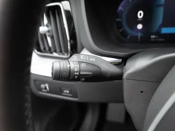 XC60 B4 D AWD Core aus 1.Hand SHZ AHK FACEL. LED