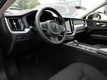 XC60 B4 D AWD Core aus 1.Hand SHZ AHK FACEL. LED