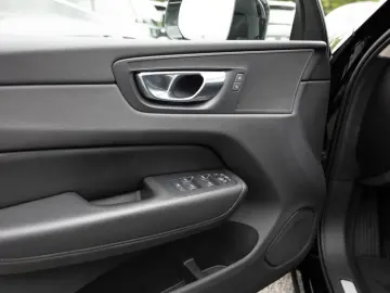 XC60 B4 D AWD Core aus 1.Hand SHZ AHK FACEL. LED