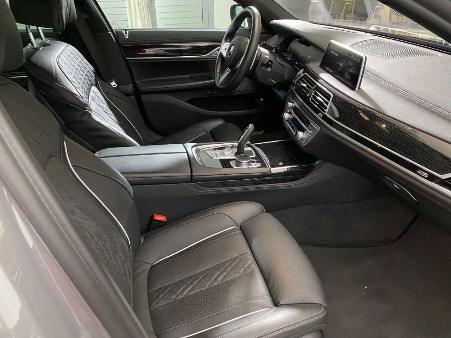 730d xDrive Limousine M Sport Standheizung AHK