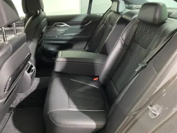 730d xDrive Limousine M Sport Standheizung AHK