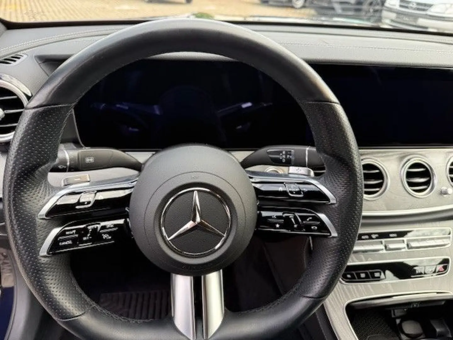 E 300 AMG+DISTRONIC+360°KAMERA+AHK+FAHRASSISTENZ