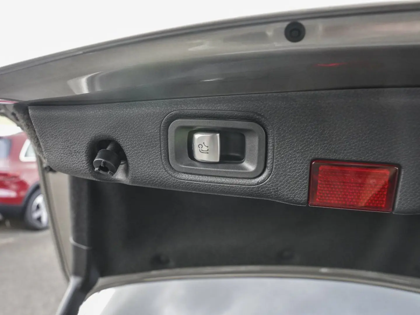 E 220 d AMG Line Night Distronic Kamera LED AHK