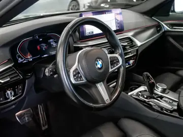 BMW 530d xDrive M-Sport HuD Laser Pano 20