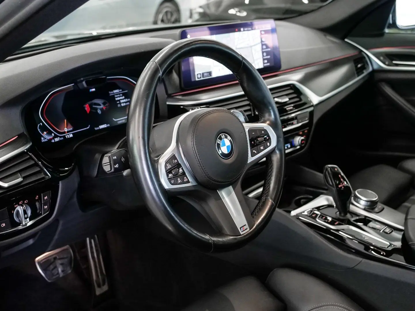 BMW 530d xDrive M-Sport HuD Laser Pano 20