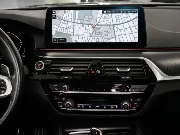 BMW 530d xDrive M-Sport HuD Laser Pano 20
