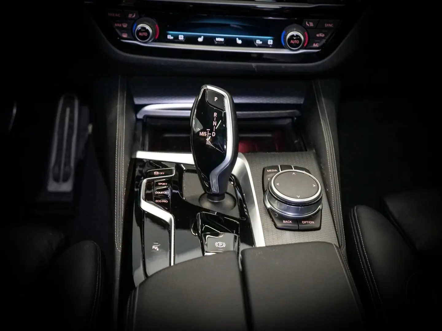 BMW 530d xDrive M-Sport HuD Laser Pano 20