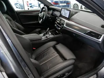 BMW 530d xDrive M-Sport HuD Laser Pano 20