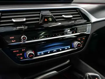 BMW 530d xDrive M-Sport HuD Laser Pano 20