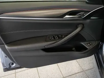 BMW 530d xDrive M-Sport HuD Laser Pano 20