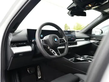 BMW 520d xDrive Touring M Sport  Pano