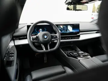 BMW 520d xDrive Touring M Sport  Pano