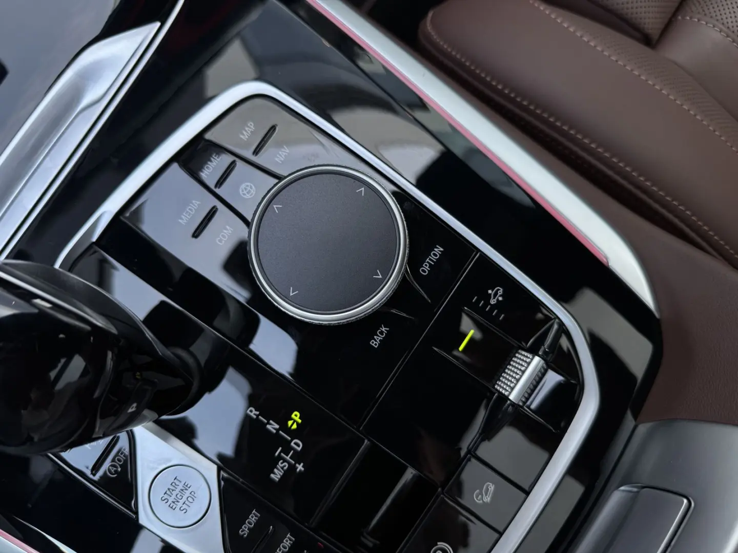 BMW X5 M50i Laser SkyPano Luft. B&W 22