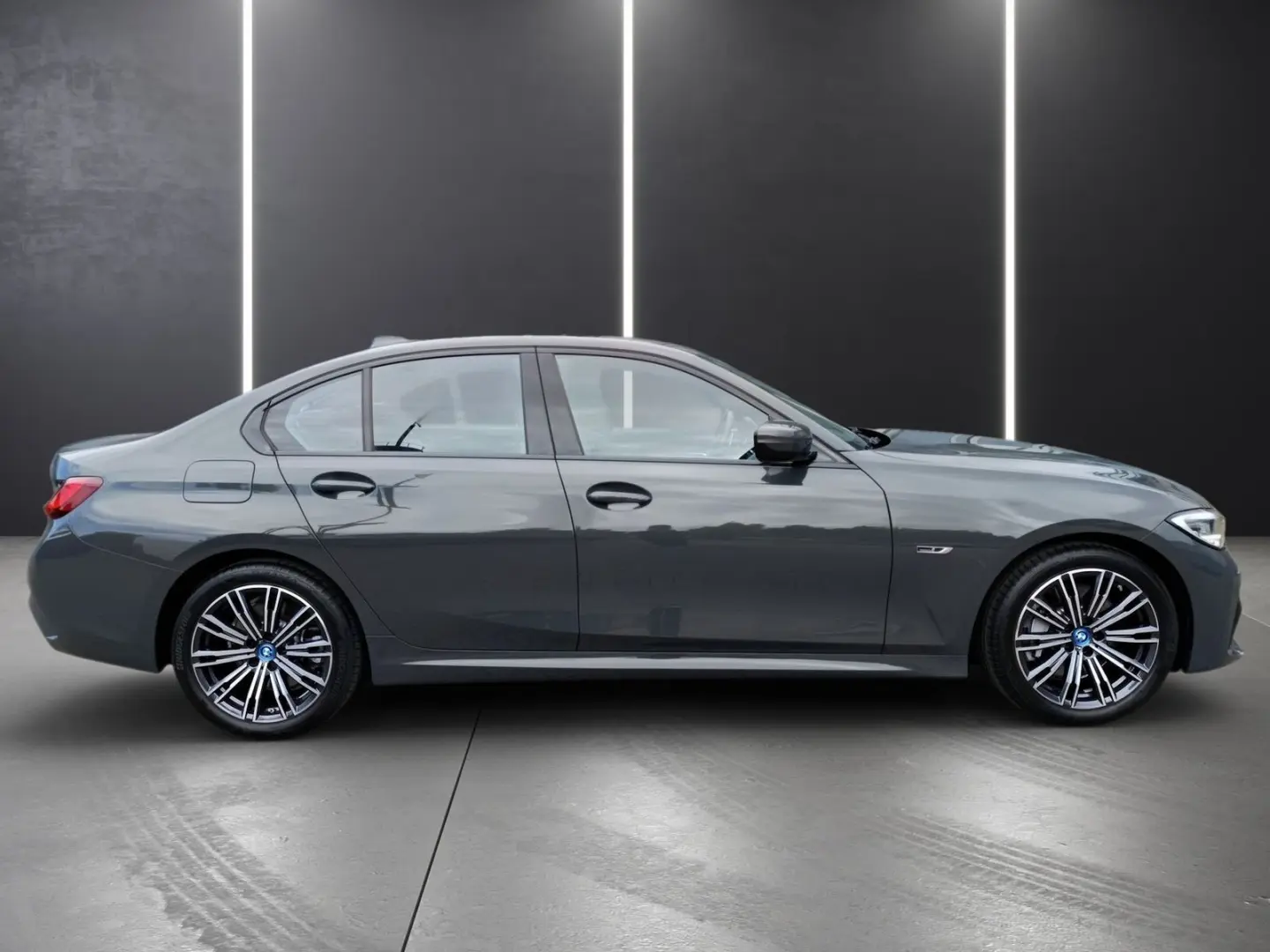 330e Limousine+M SPORTPAKET+HEAD UP+LASER+DR.ASS