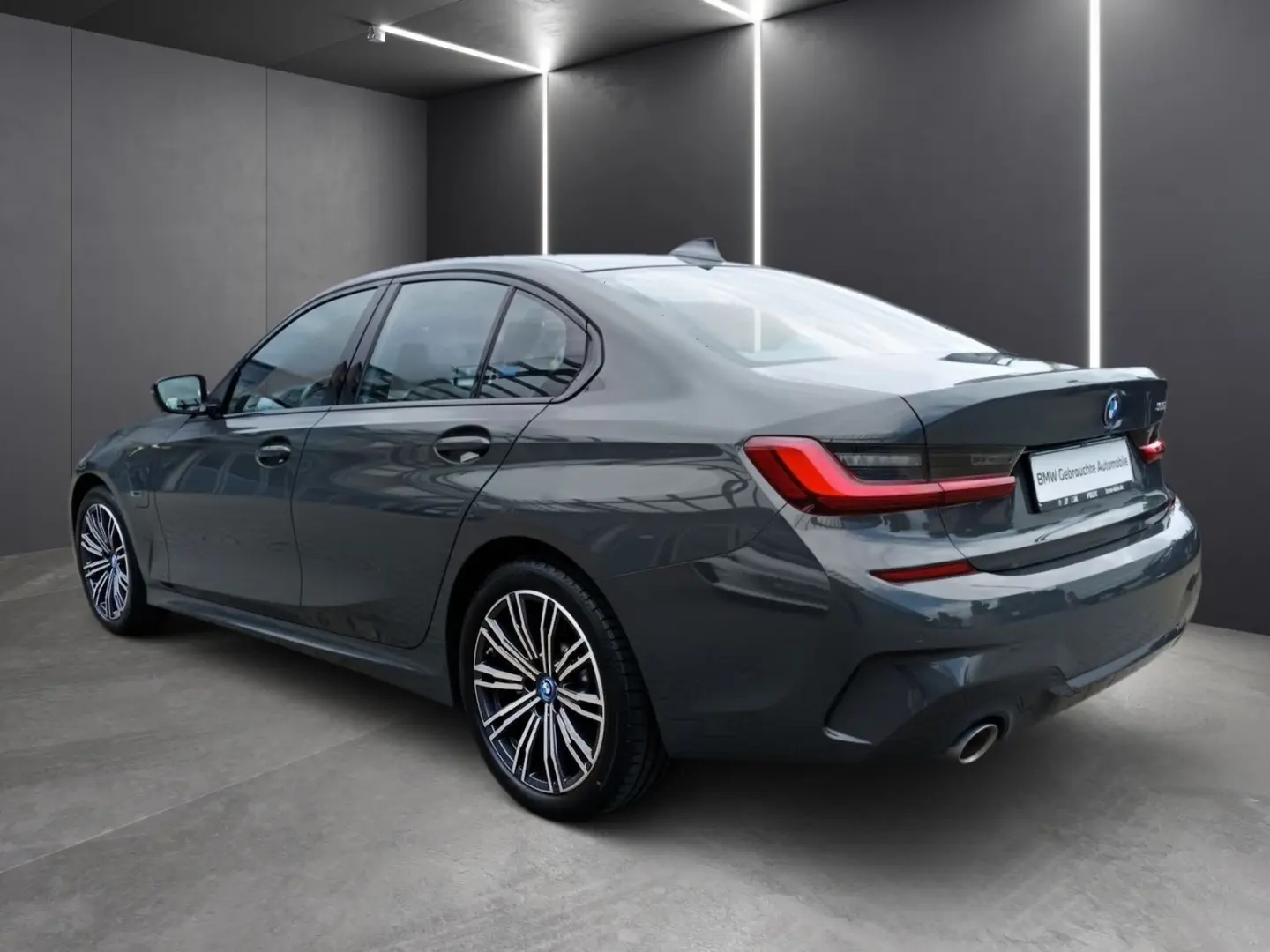330e Limousine+M SPORTPAKET+HEAD UP+LASER+DR.ASS