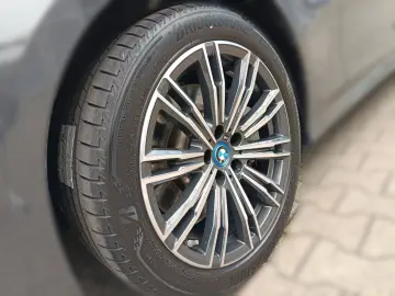 330e Limousine+M SPORTPAKET+HEAD UP+LASER+DR.ASS