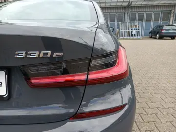 330e Limousine+M SPORTPAKET+HEAD UP+LASER+DR.ASS