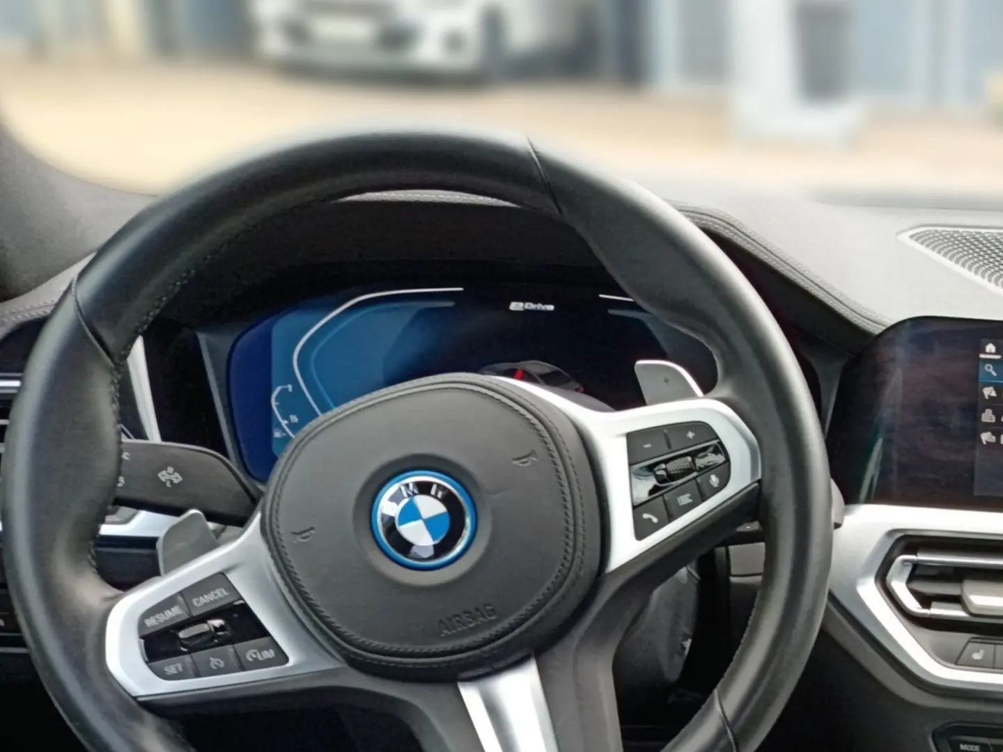 330e Limousine+M SPORTPAKET+HEAD UP+LASER+DR.ASS