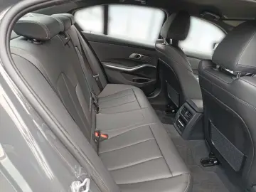 330e Limousine+M SPORTPAKET+HEAD UP+LASER+DR.ASS
