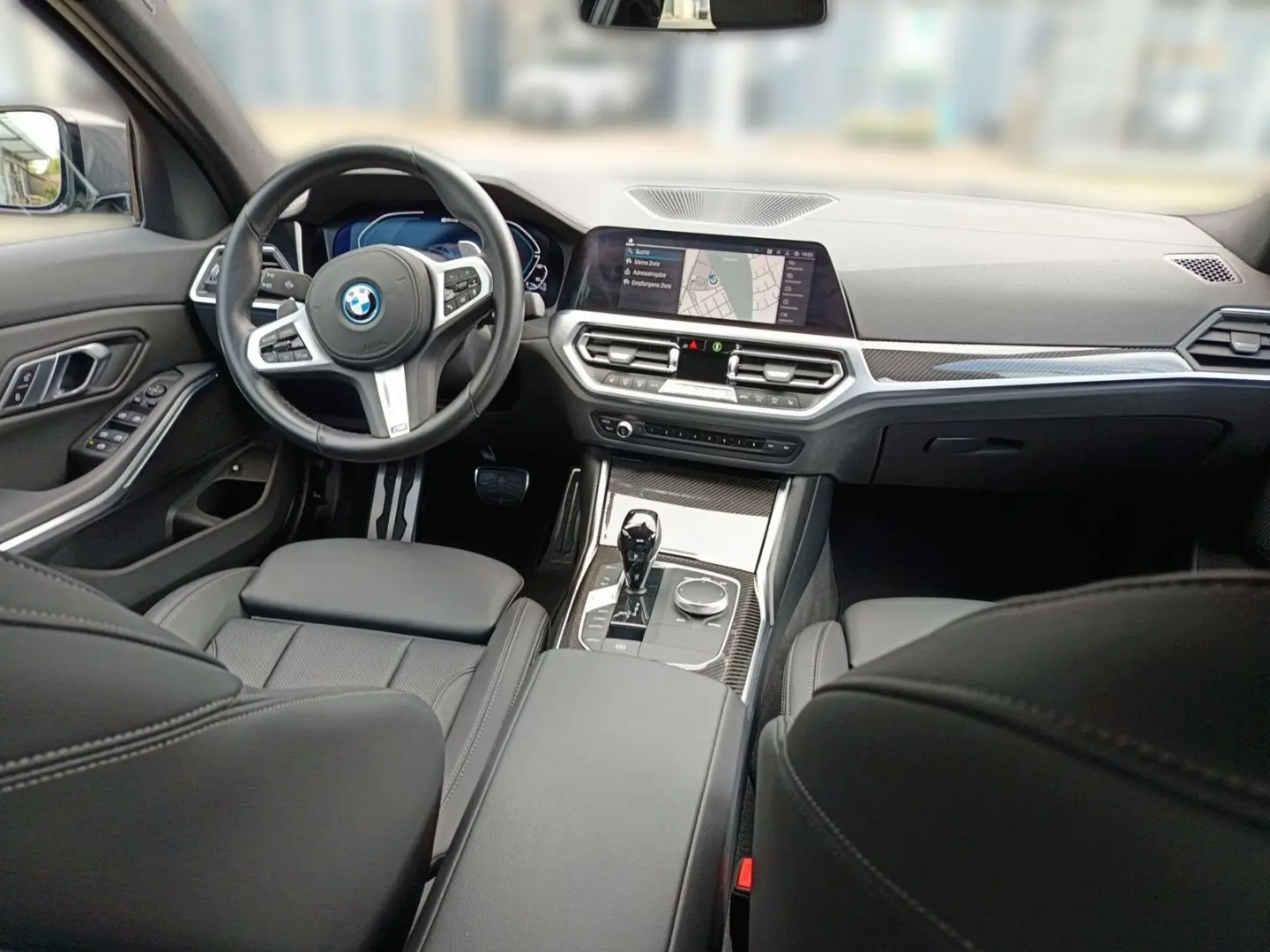 330e Limousine+M SPORTPAKET+HEAD UP+LASER+DR.ASS