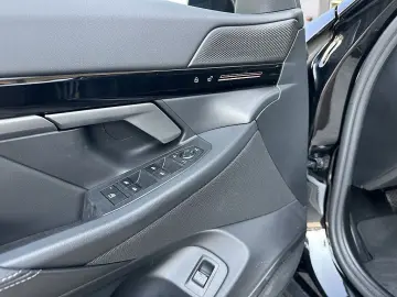 530e PHEV Aut. / AHK / LED / ICONIC SOUNDS EL...