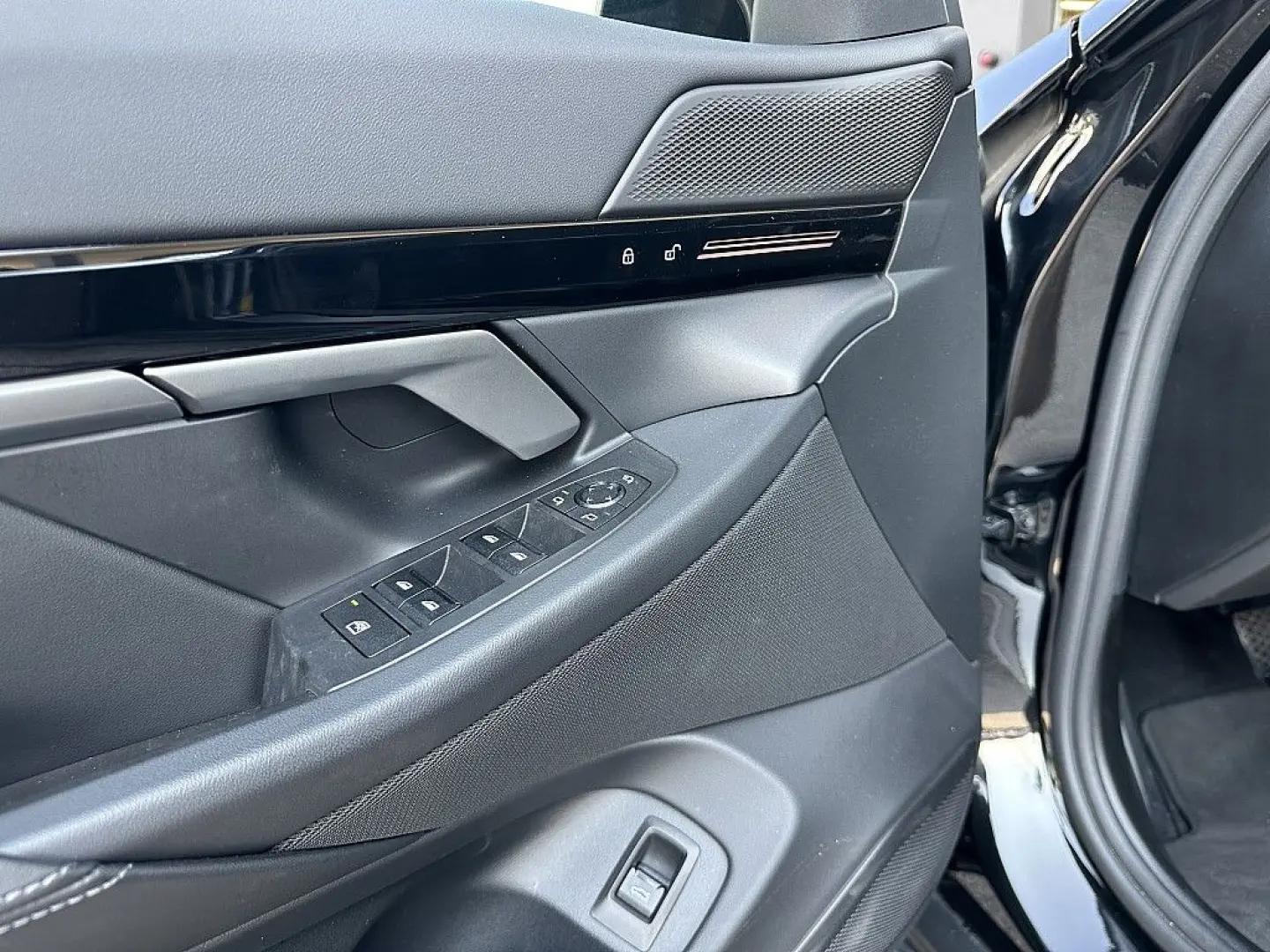 530e PHEV Aut. / AHK / LED / ICONIC SOUNDS EL...