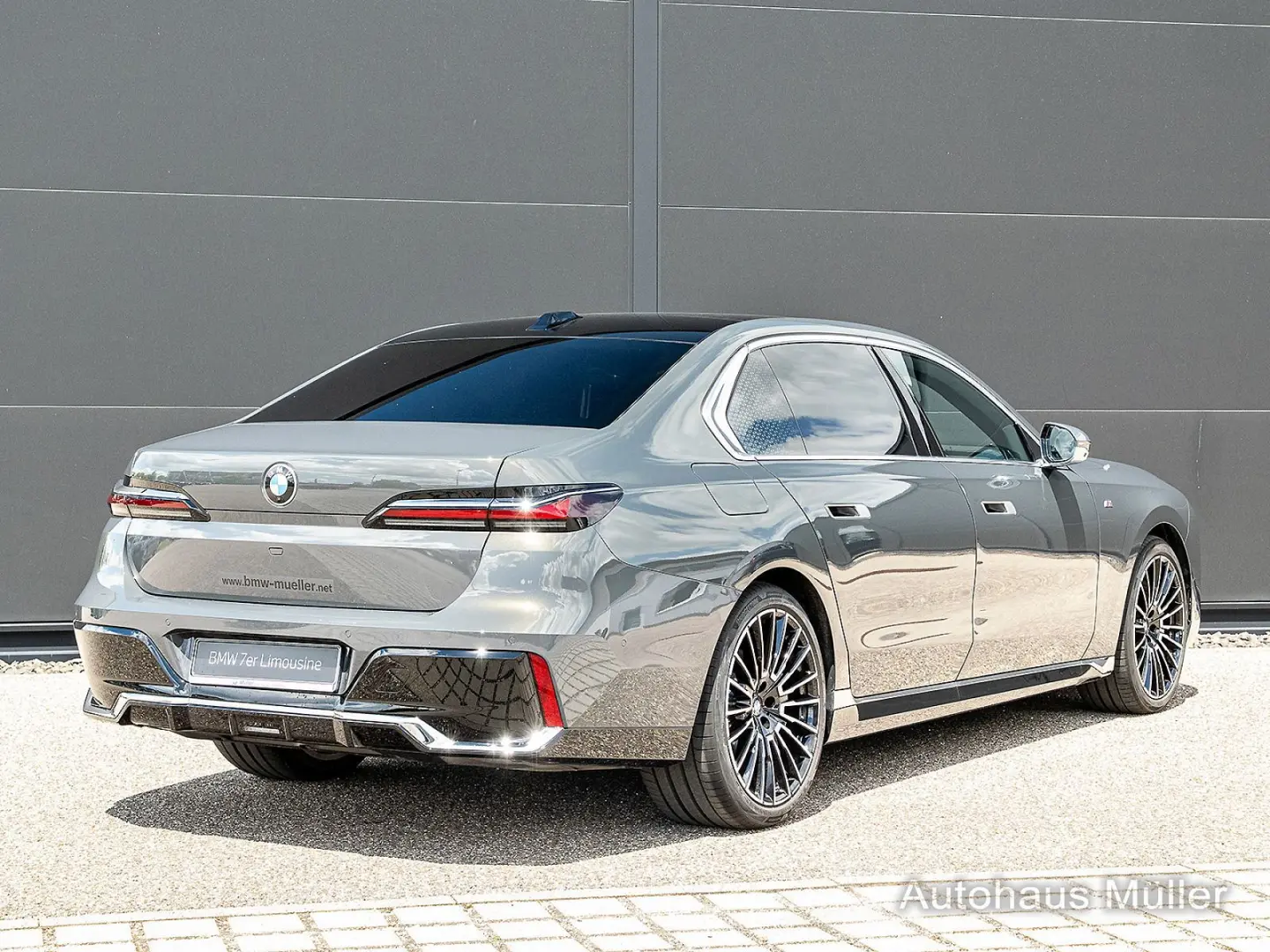 740d Limousine: Der Maßstab der Oberklasse HUD
