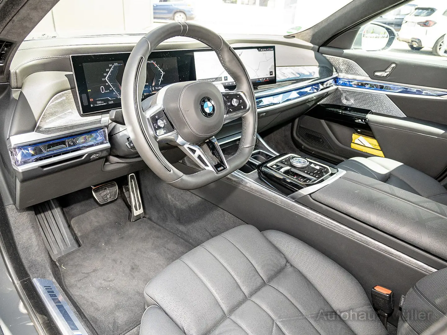 740d Limousine: Der Maßstab der Oberklasse HUD