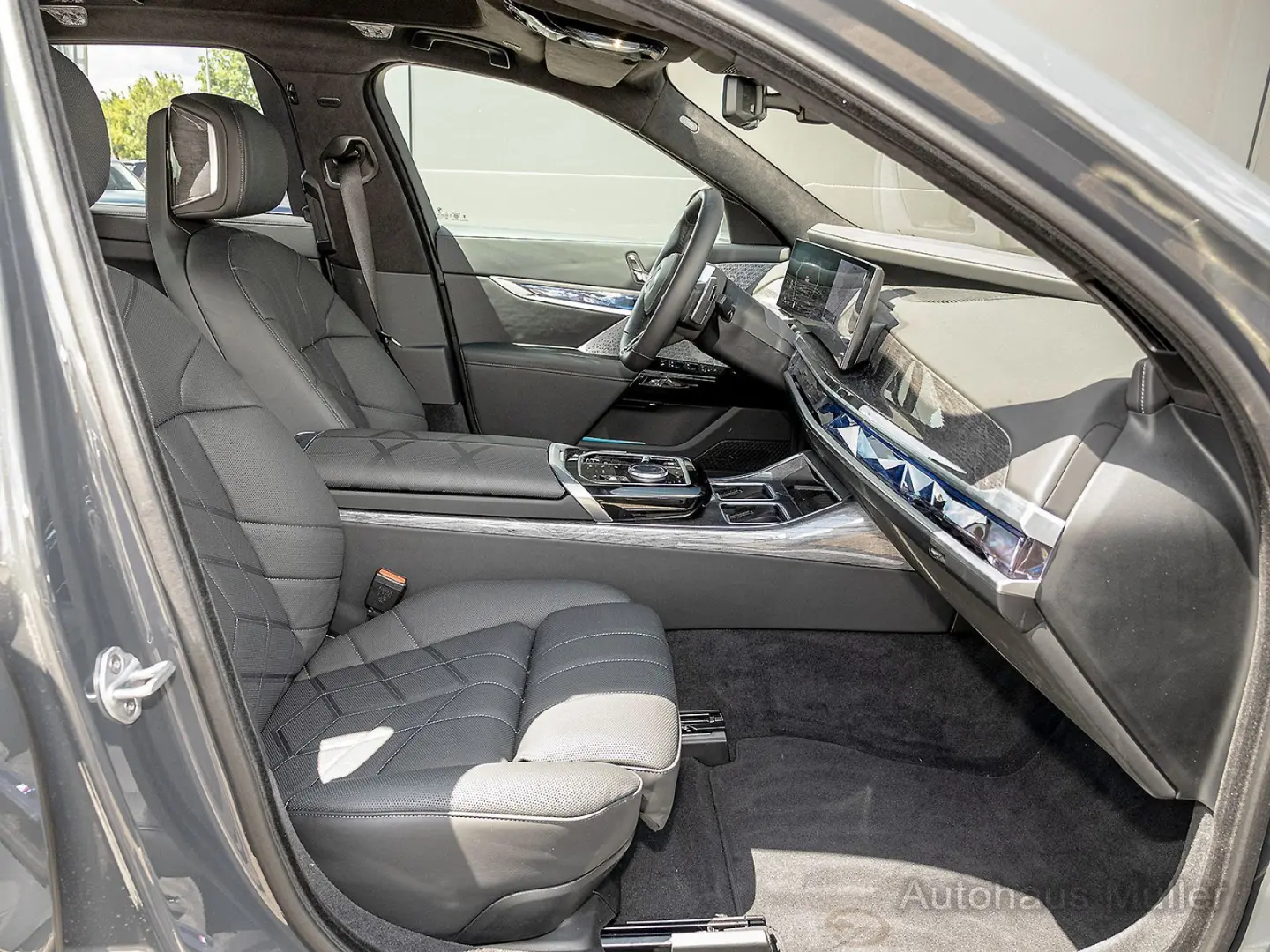 740d Limousine: Der Maßstab der Oberklasse HUD
