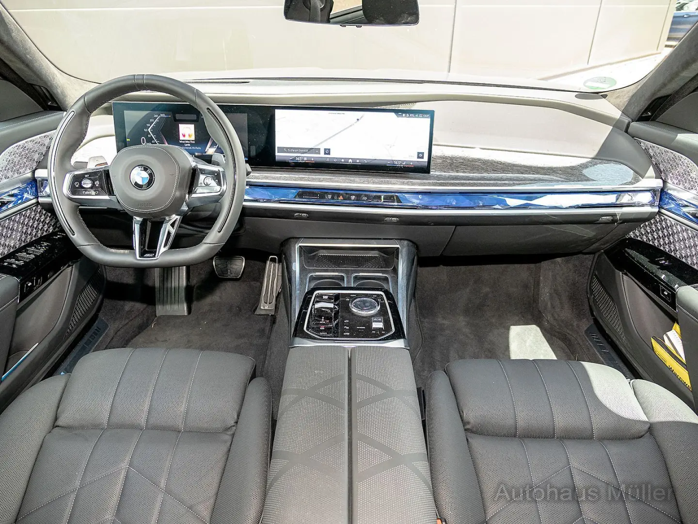 740d Limousine: Der Maßstab der Oberklasse HUD