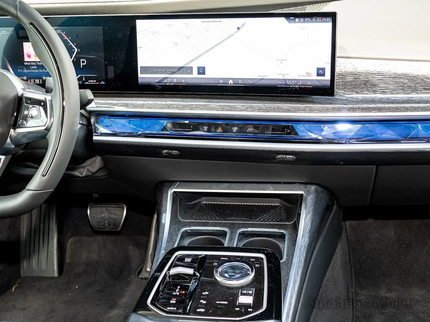 740d Limousine: Der Maßstab der Oberklasse HUD