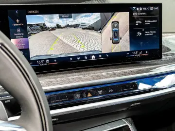 740d Limousine: Der Maßstab der Oberklasse HUD