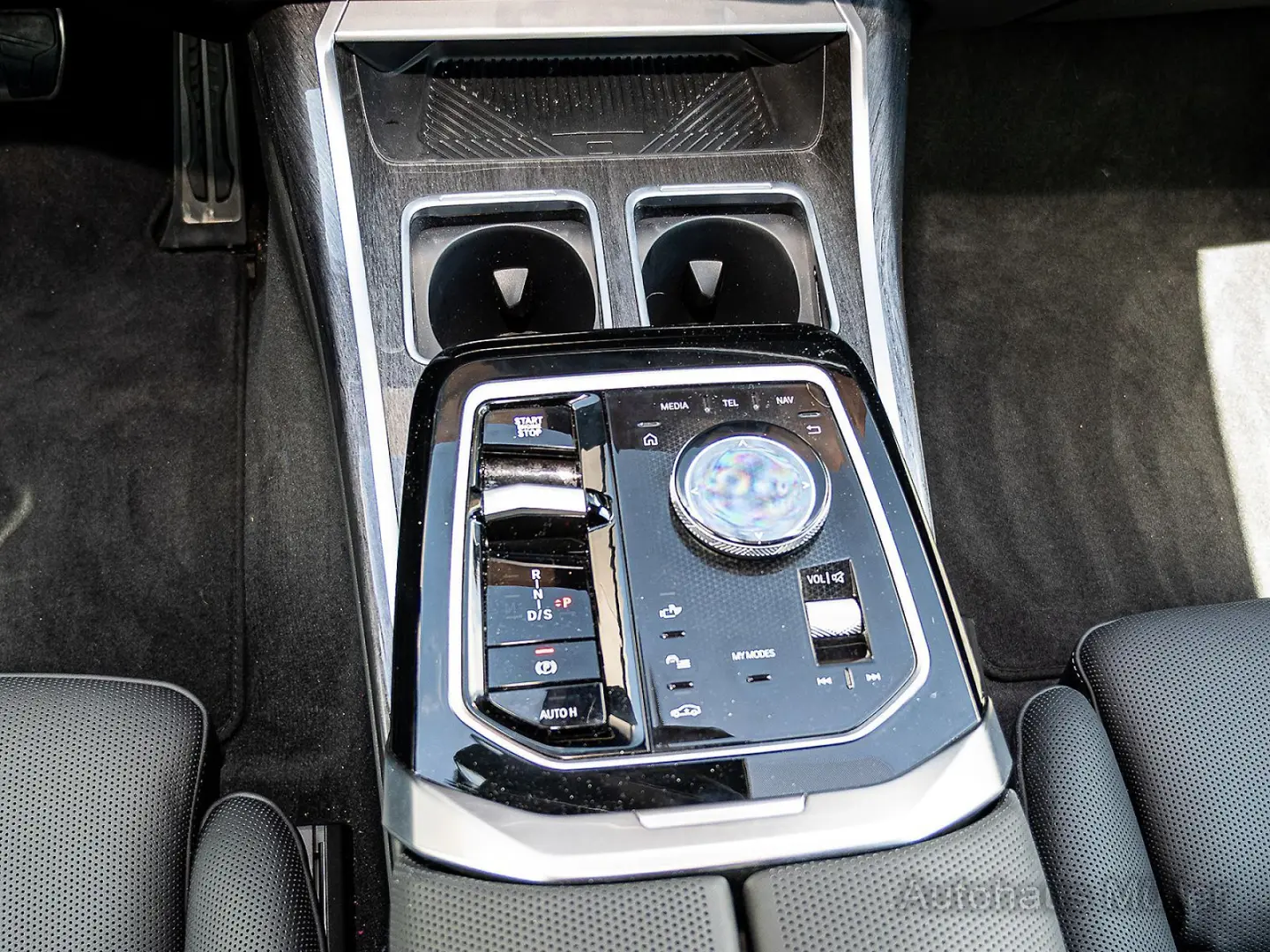 740d Limousine: Der Maßstab der Oberklasse HUD