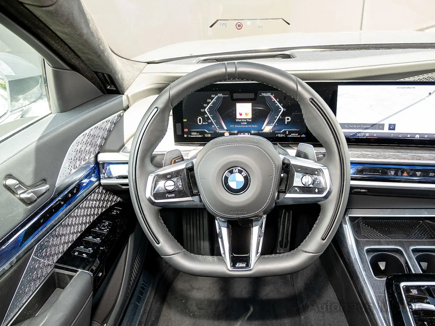 740d Limousine: Der Maßstab der Oberklasse HUD