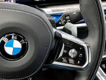 740d Limousine: Der Maßstab der Oberklasse HUD